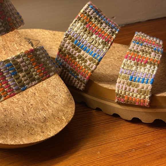 Reef platform sandals. Cork sole. Sz 7 Worn for couple hrs. Don’t fit me. - Picture 2 of 6